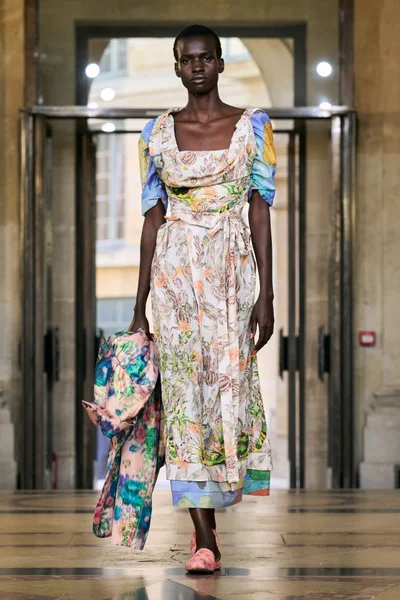 Look 15